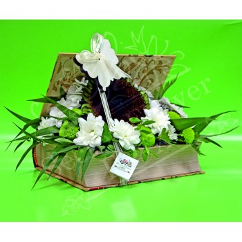Aranjament floral în cutie tip carte